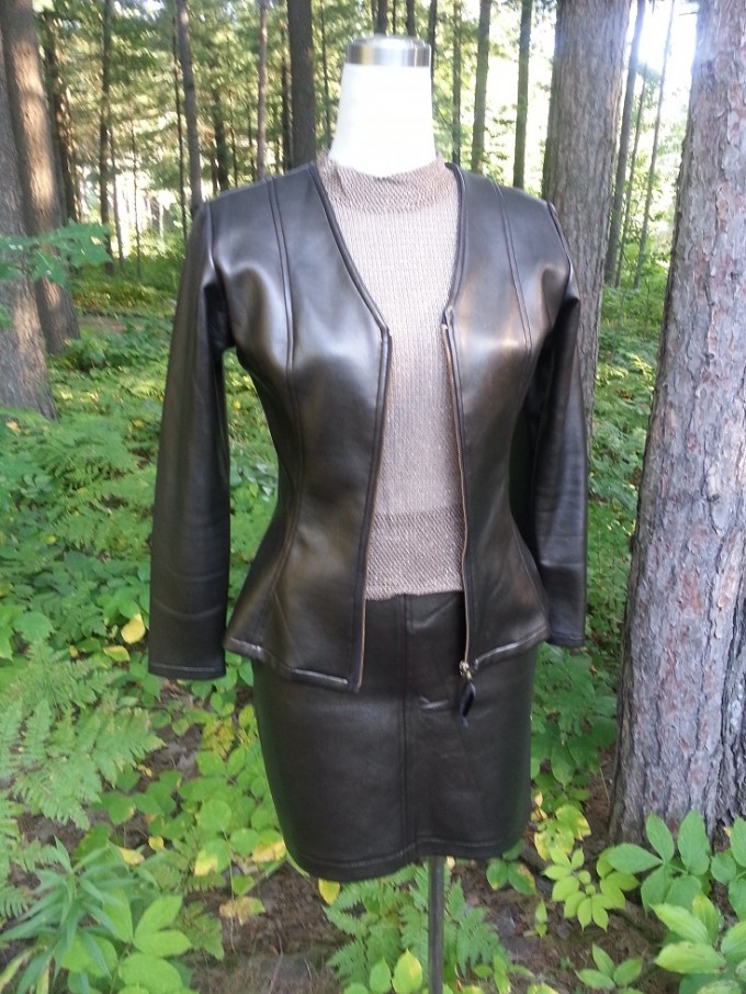 L002 - Faux Leather Short Side Zip Skirt